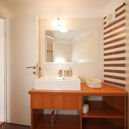 Apartman By The Sea Poljana, Ugljan - 8432 *